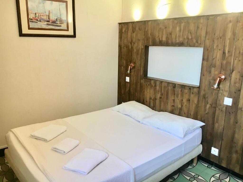 Hotel Le Centre 르불루 외부 사진