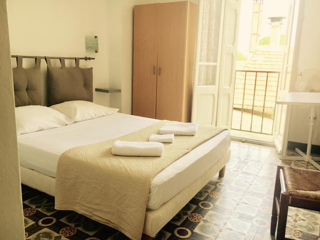 Hotel Le Centre 르불루 외부 사진
